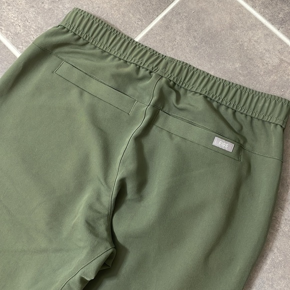 FIGS Tansen Jogger Scrub Pants size Small Short - Picture 10 of 11